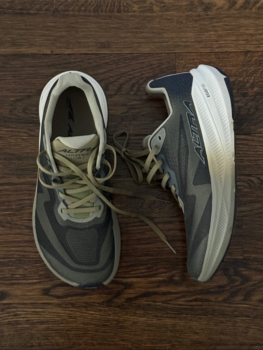 Lightly worn Altra Experience Flow 3 Men's Running Shoes size 8.5